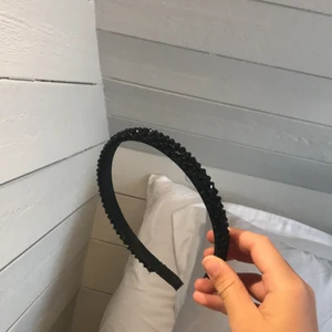 Kristalldiadem😍💞 - Säljer nu detta svarta kristalldiadem helt oandvänt och väldigt bra skick 👍😍