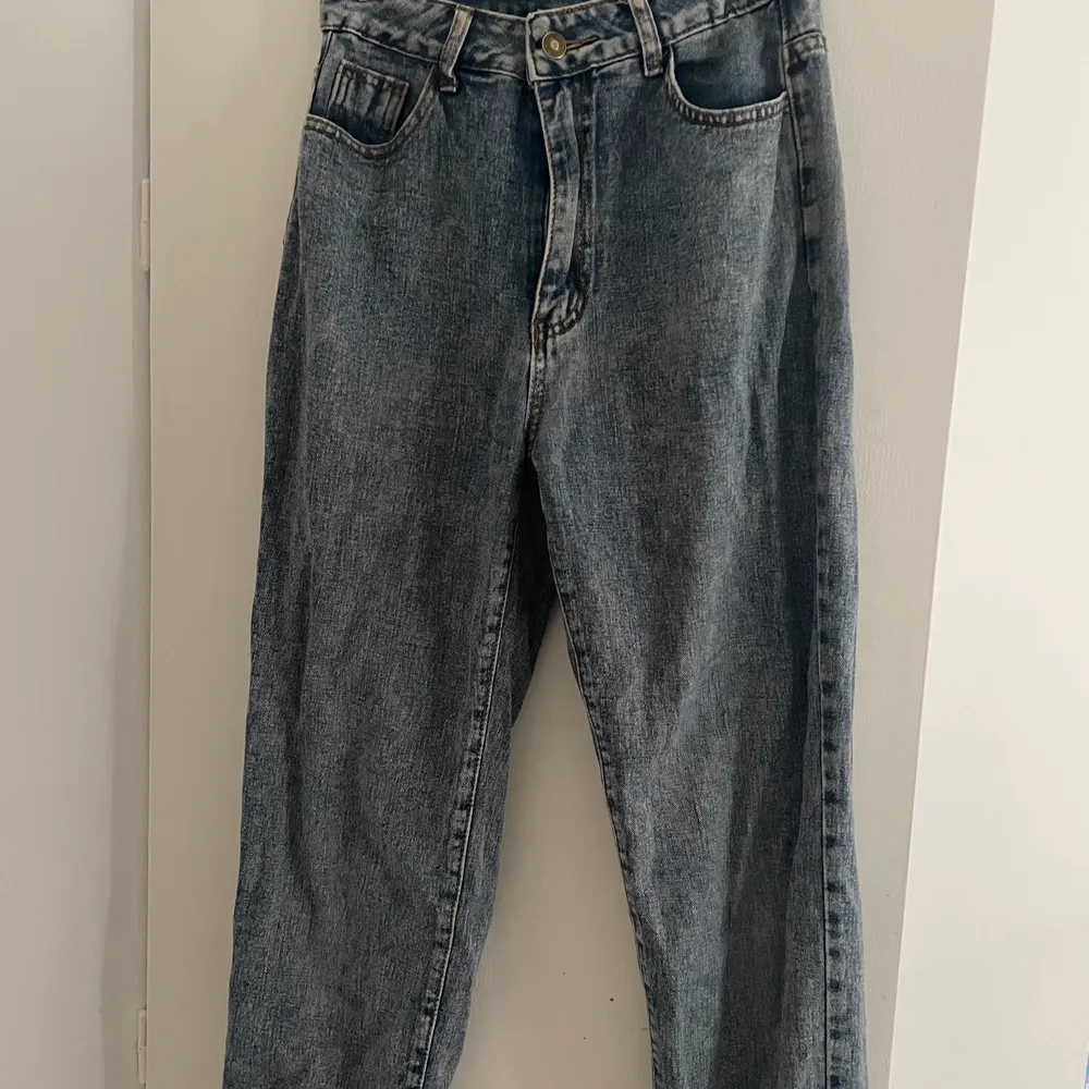 Jeans ifrån SHEIN i storlek Xs, typ aldrig använts så i bra skick!. Jeans & Byxor.