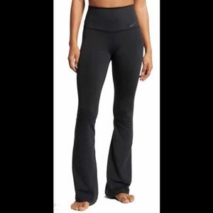 NIKE YOGA BYXOR - Oanvända yogabyxor från Nike med prislapp kvar