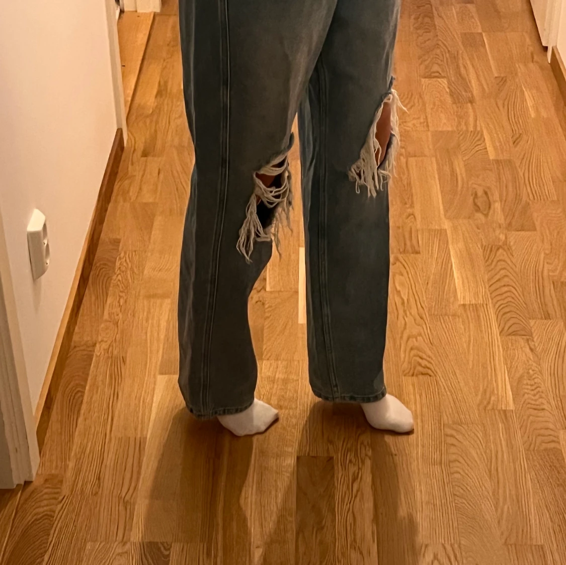 Nakd straight jeans med hål stl 40 - 91