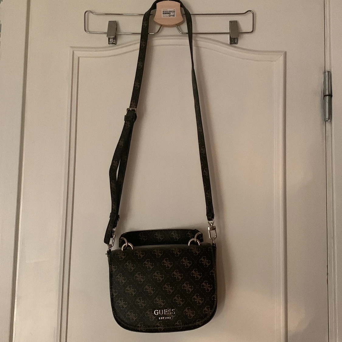 Guess axelväska - 90