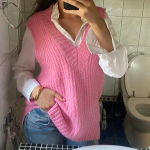 Rosa stickad väst - Älskar den säljer för att jag tröttnat på rosa