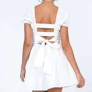 Denna vita klänning säljs, beställd från USA och kostade 550kr.  Alldrig använd bara provad. Finns liknande klänningar i min profil, kan tänka mig sänka priset. Skriv ifall ni har frågor eller är intresserad😊🫶🏼