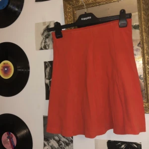 Röd söt kjol - Megafin kjol