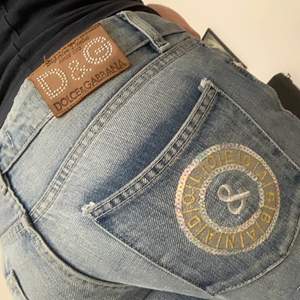 D&G lowrise jeans, med bootcut. Har flees detaljer och i perfekt skick 