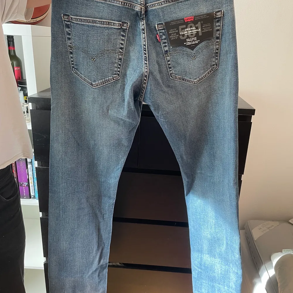 Oanvända Levi’s 501 W32 L36. Jeans & Byxor.