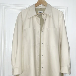 Läderjacka  - Tunn Läderjacka från zara i