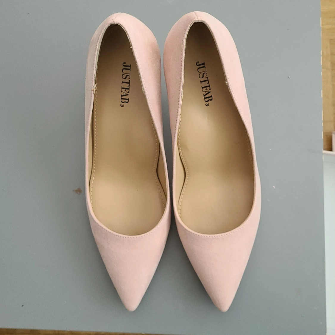 JustFab pumps