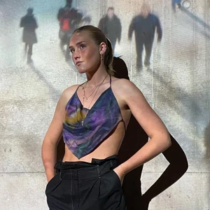 SPACE TOP - Liten topp man knyter i nacken och i ryggen 🪐💜