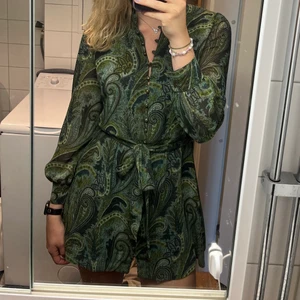 Zara klänning  - Endast använd 1 gång 