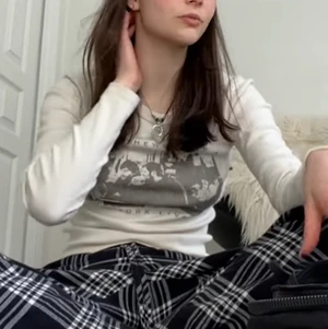 brandy mathew’s band topp - finaste brandy tröjan!! den kan man inte köpa i butiken i sthlm utan säljs bara online. köpt här på plick o älskar den men använder inte den så jättemycket 💗 kan mötas upp i stockholm å även postas (första bilden är från kate brock yt kanal) 