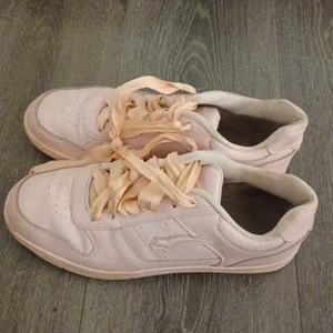 Rosa skor - Rosa skor i storlek 39