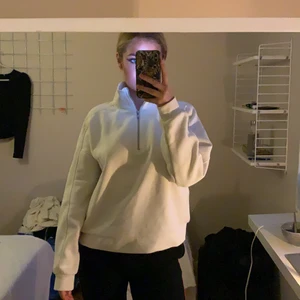 Vit sweatshirt - Vit sweatshirt från Lager157