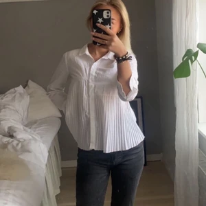 Blus/Skjorta - Finaste slutsålda skjortan från Zara, Stl S. Köparen står för frakten😍🤍