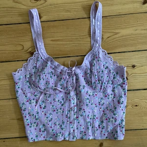 Sommrig topp - Fin topp! Men Helt oanvänd, prislapp kvar, orginalpris 340kr. 