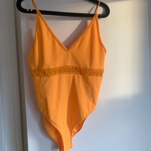 Body - Body från h&m i strl L men passar även M💕 köparen väljer frakt metod. 