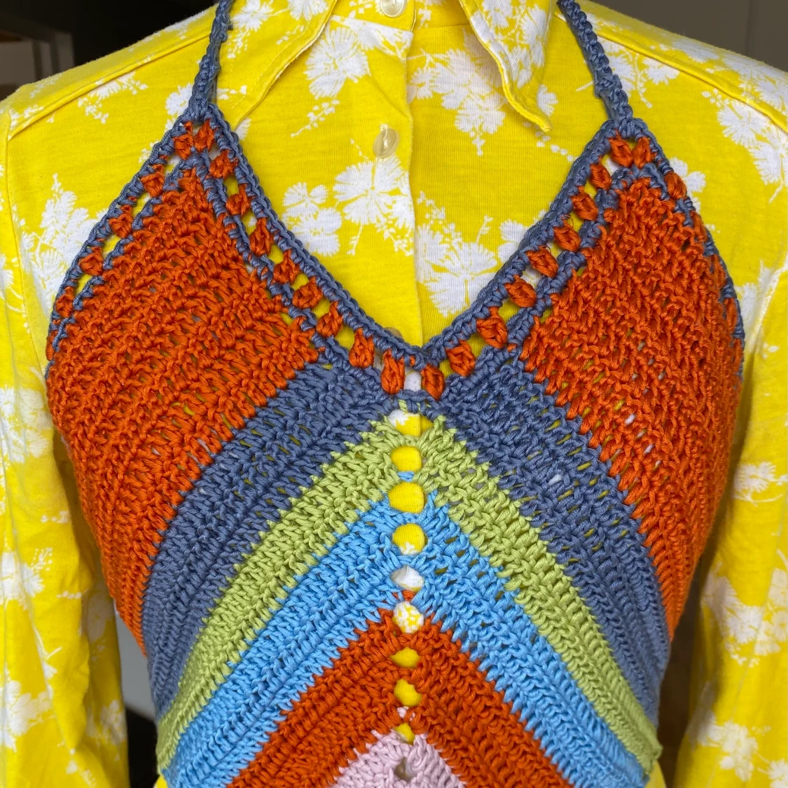 Virkad topp 70-talsstil