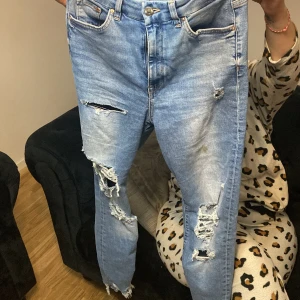 Skinny jeans - Jätte fina använda men tvättas innan jag sickar jätte bekväma stolek 36 frakt ingår i pris 
