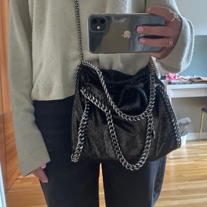 Stella Mccartney väska - Superfin Stella McCartney väska i storlek mini 