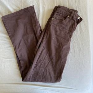 Bruna jeans  - Jeans från h&m i storlek 36, använda en gång