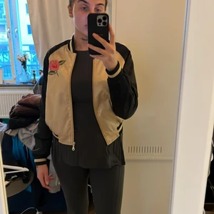 Bomberjacka - Köpt från Gina