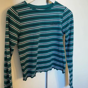 Randig långärmad tröja - Långärmad tröja, kommer ej till användning (har aldrig använt) Köparen står för frakten, frakten är 63! Tryck ej på köp nu!!!!!