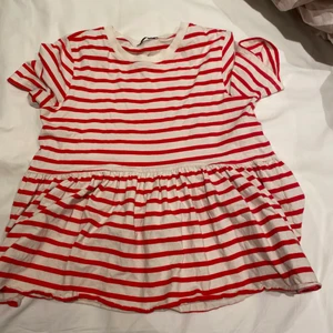 Volang tröja  - Super fin volang tröja från Zara❤️( frakten är 45kr, inte 21)