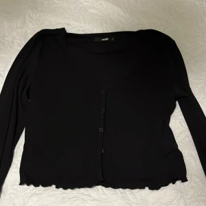 Cropad kofta - Långärmad tröja/kofta   Nypris 199