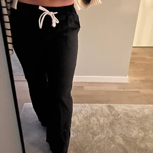 Linnebyxor - Säljer mina svarta linnebyxor! Jättefina att ha året om 💖 köp inte direkt utan kontakta mig innan! 