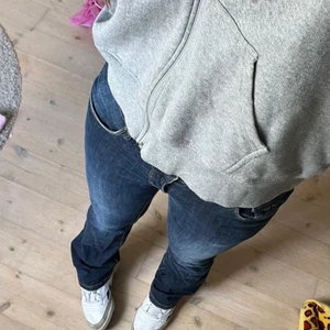 Low waist jeans  - Lågmidjade bootcut jeans köpta secondhand. Märket är ”denim” och är strl 40. Är 170 lång.