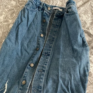 Jeans kjol - Helt ny jeans kjol i storlek 32