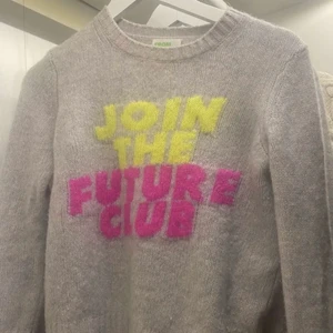 From future tröja!🤠 - Så sjukt fin stickad tröja från fromfuture  100% kashmere så fin verkligen lånas bild! Kan ta fler vid intressen såklart perfekt till hösten och vintern nu också!💓