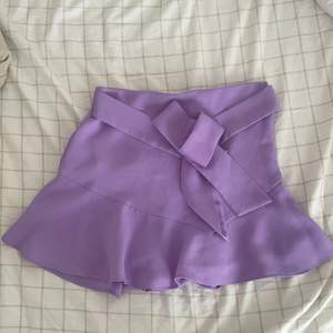 Supersöti lila kjol med shorts under