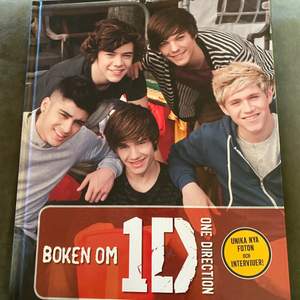 Boken om one Direction, fint skick köpt någongång 2020-2021 på en second hand butik. Säljes för 40kr + frakt på ca 66kr. 