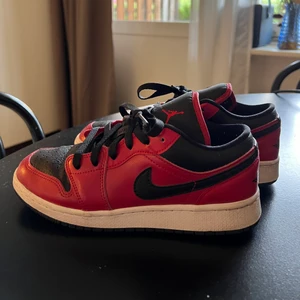 Nike jordans - Nike jordans storlek 37,5 Nyskick