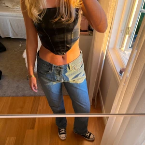 Svart skinnkorsett - Najs skinnkorsett som är ganska stretchig. Passar xs-s. Knappt använd.