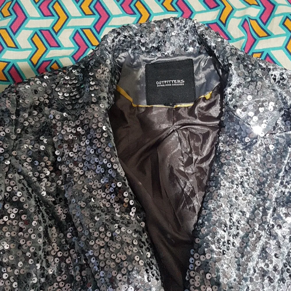 Silver fancy jacket for festive occassions.. Jackor.