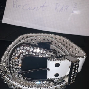 Bbsimon - Har inne, Säljer Bbsimon bälten i svart och vit färg. Helt nya💪 Fraktar spårbart eller meetup i i gbg📦📦 10/10