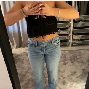 Lågmidjade jeans - Lågmidjade jeans från lager 157. Köpta här på Plick, passade inte mig. Lånade bilder från förra ägaren. Aldrig använda.❤️
