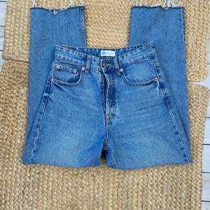 Raka jeans från zara! Säljer för 150. Köparen står för frakten!🥰
