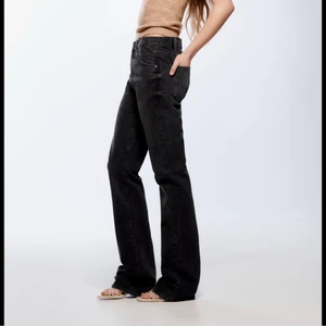 Bootcut jeans  - Superfina bootcut-jeans från zara. Aldrig använda😊