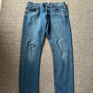 Weekday jeans - Ett par sjukt najs baggy jeans från Weekday. Har tyvärr blivit för korta för mig så hoppas på att hitta ett nytt hem till dom. 