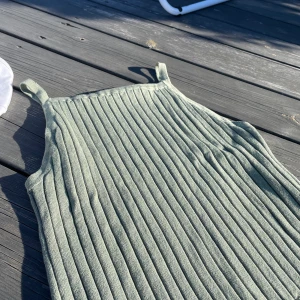 Jätte fint grönt linne från h&m ville inte ha de pga gillar inte linnen super mycket.💚 - Köpte den för typ 2veckor sedan