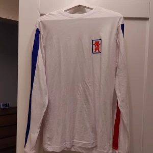 Es långärmad t-shirt - Fin oanvänd tröja på Es