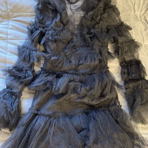 Party klänning - Säljer denna fina klänningen som är perfekt till fester💓 