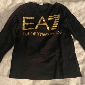 Svart Armani tröja st M - Fin tröja från Armani!!