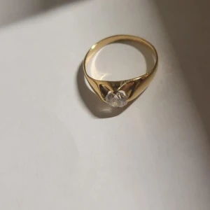 18 K guld ring - 17,5 storleken  1,3 i vikt  