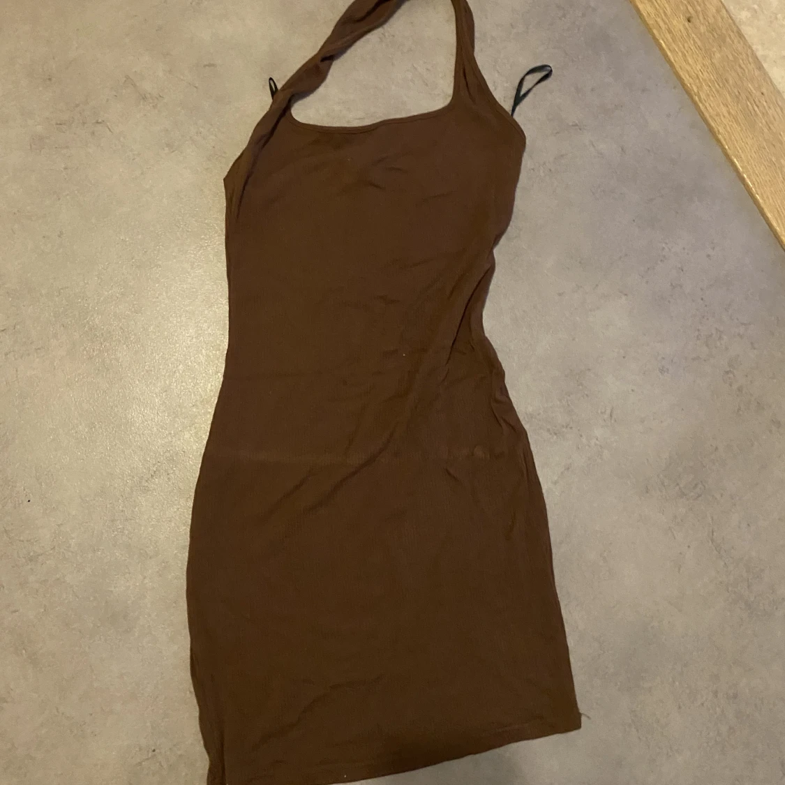 Brun, strechig klänning