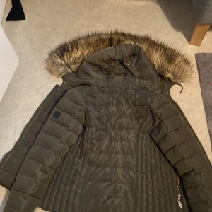 Roco Baroco Dallas Jacka  - Tuscon olive grön:Använd 2 gånger 