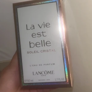 Lancome parfym  - 50ML, nästan helt ny endast testad runt 4 gånger! 99% av parfymen kvar.  NYPRIS 935kr